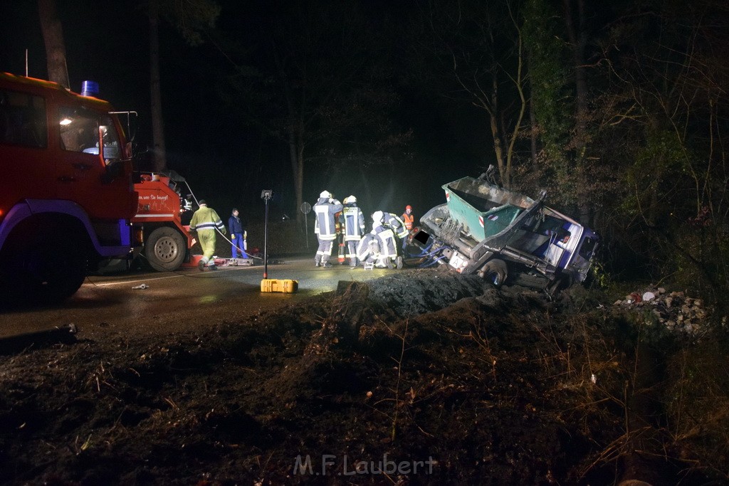 Container LKW umgestuerzt Koeln Brueck Bruecker- Dellbruecker Mauspfad P220.JPG - Miklos Laubert